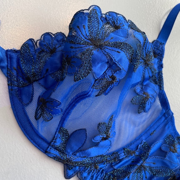 NWOT VERY SEXY Unlined Floral Embroidery Demi Bra in Blue Oar/cobalt & black 36D - Picture 8 of 14